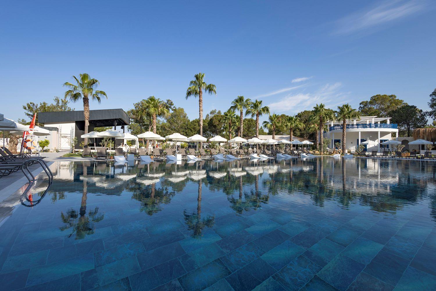 Berry Blue Hotels Side Exterior photo