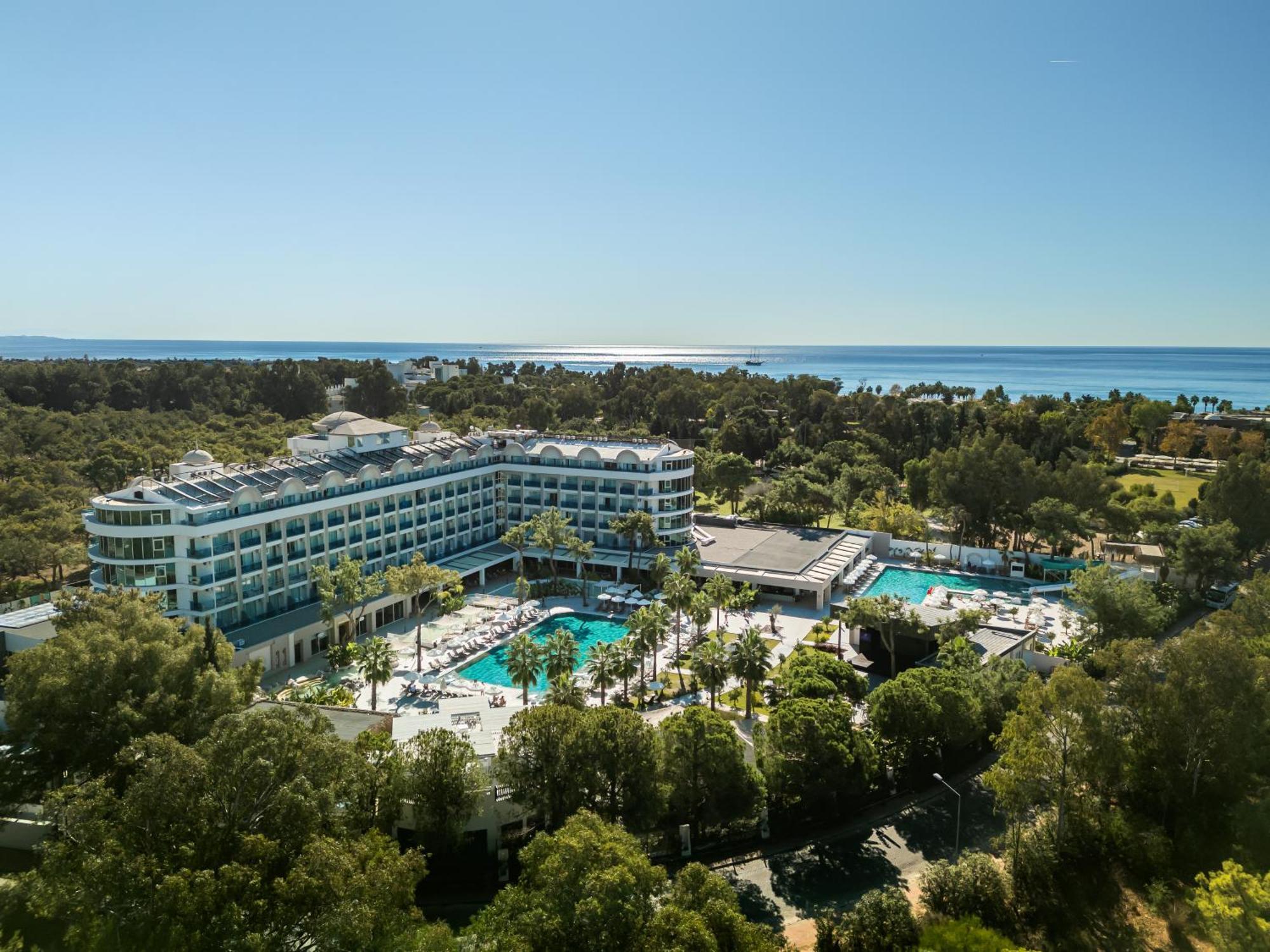Berry Blue Hotels Side Exterior photo